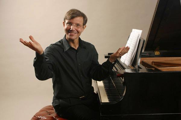 Britten’s Carols Analyzed with Kapilow & Choir